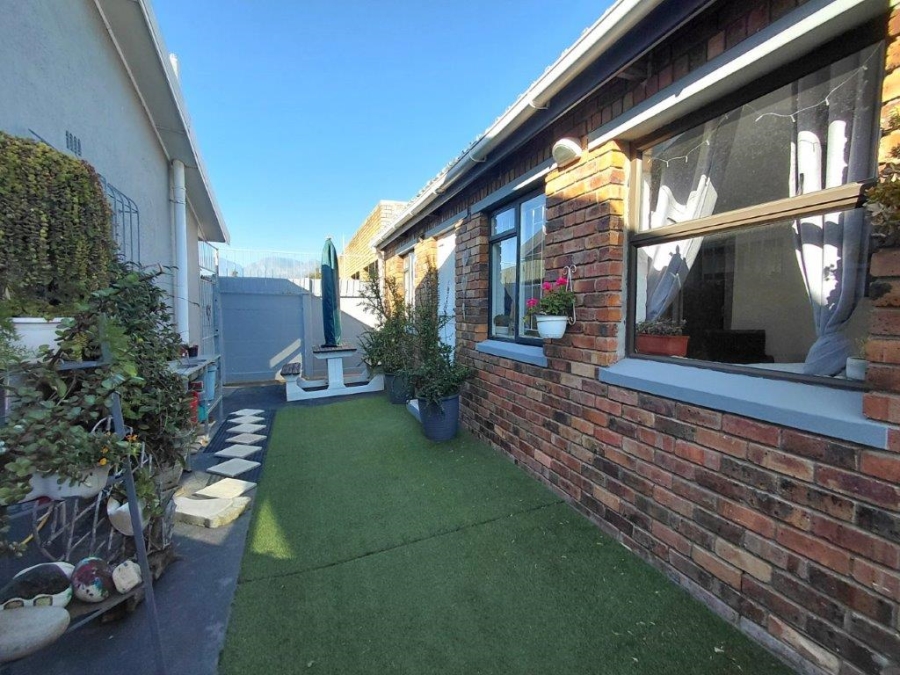 5 Bedroom Property for Sale in Winslow Western Cape